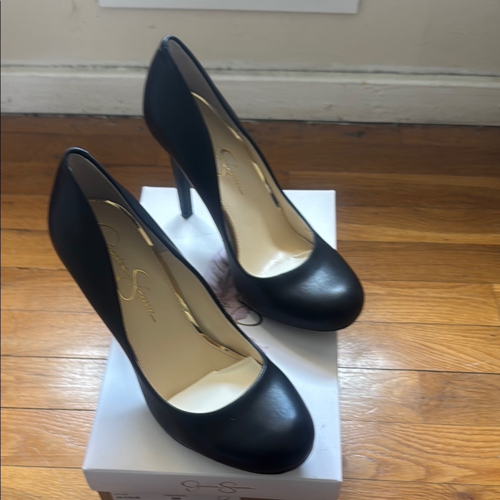 Elegant Black Stiletto Heels with Round Toe
